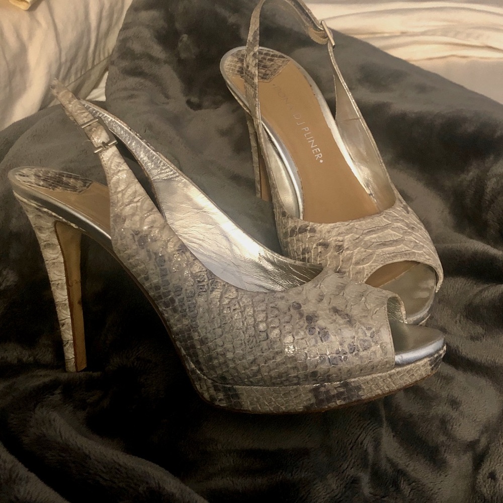 Donald Pilner Italy made elegant genuine leather 6” platform heels cushion sole.